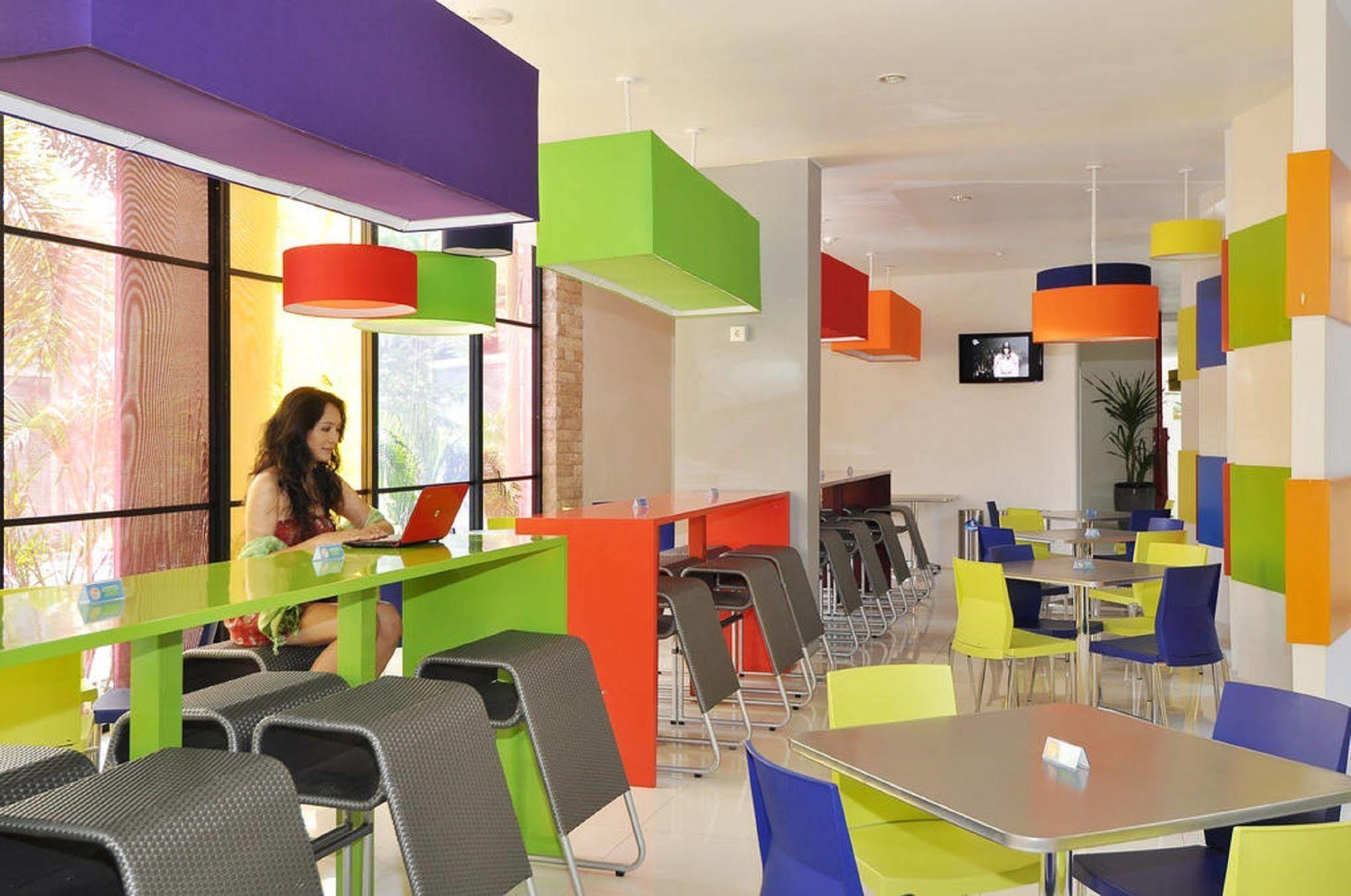 Pop! Hotel Teuku Umar Денпасар Екстериор снимка
